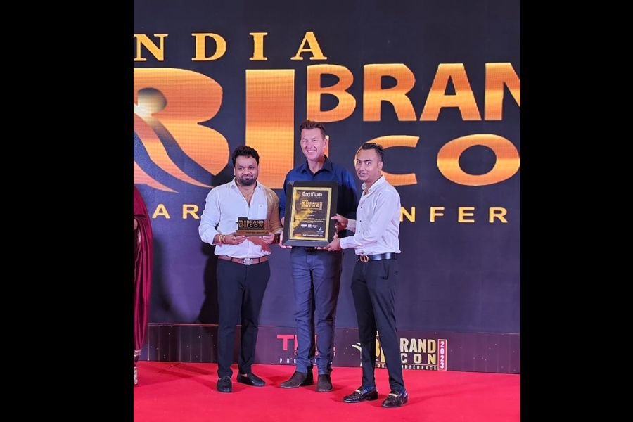 Sushim Gaikwad (Rahul) and Karan Rajora again win The Indian brand Icon Award for having best production house from cricketer Brett Lee