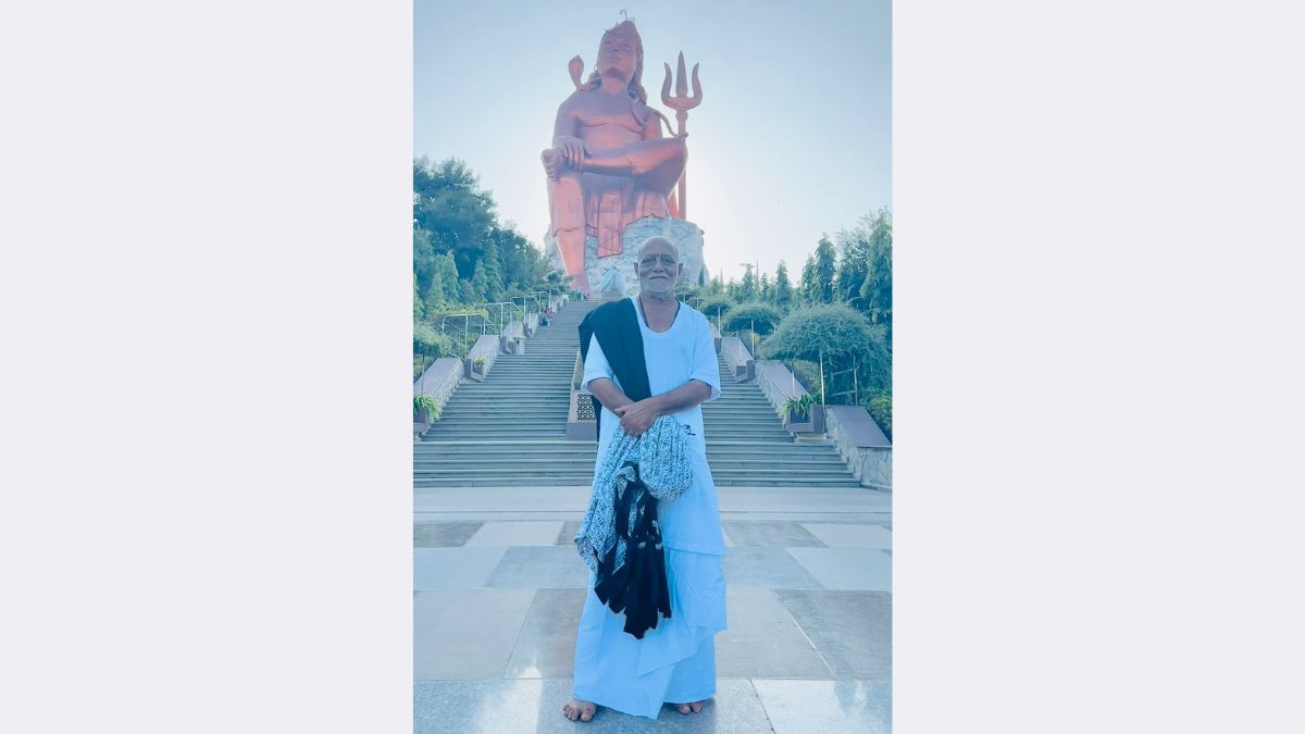 Morari Bapu visits world’s tallest 369 feet Shiva statue in Nathdwara