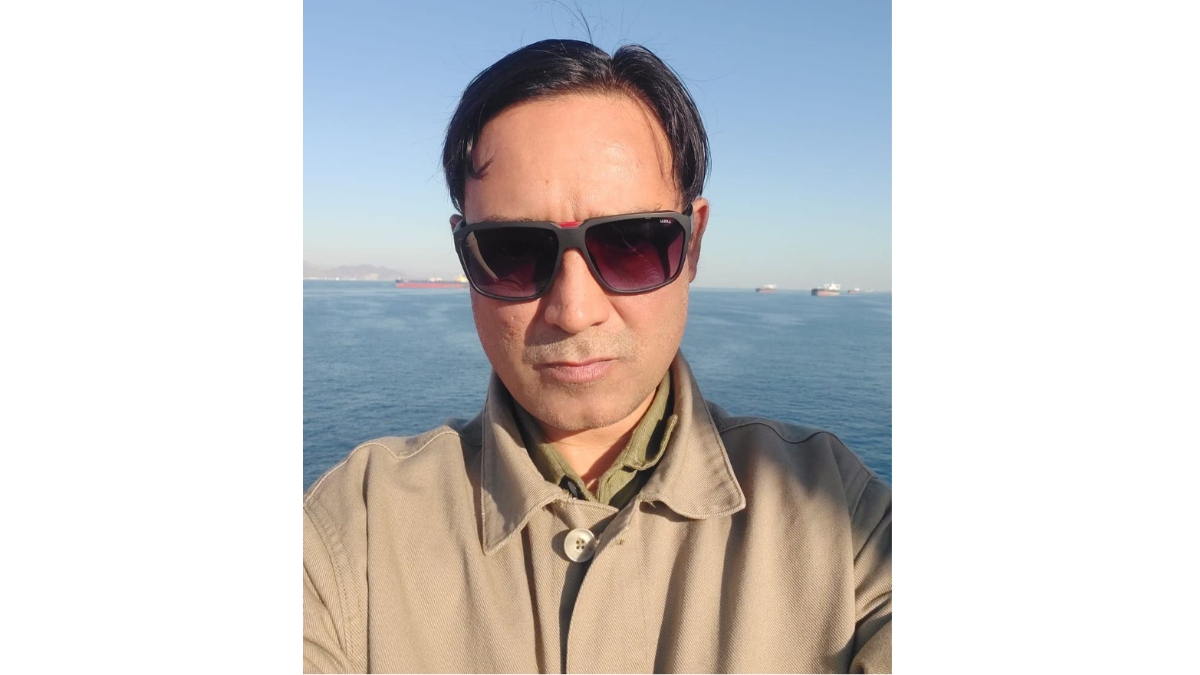 Dash Across the Waves: Anil Deswal’s Sea waves-to-Book pages Adventure